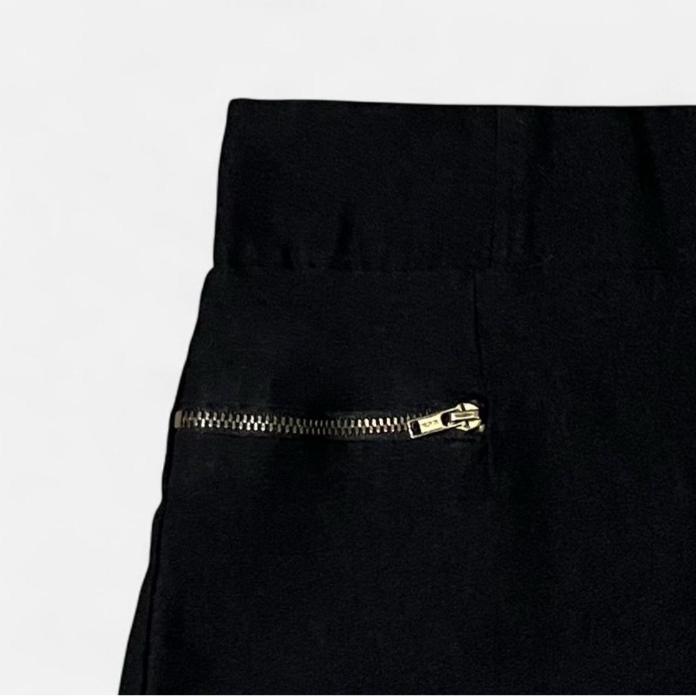 〽️ Charlotte Russe Dressy Mini Shorts~Women’s Sz Sm~Black w/ Gold Zipper Accents - Picture 3 of 6